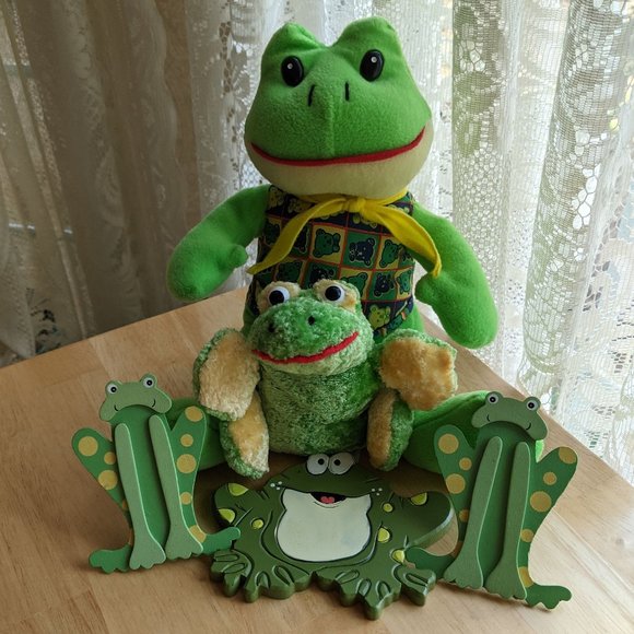 Frogs 5 item Bundle - Plush, Croaking, & Wooden - Picture 3 of 15
